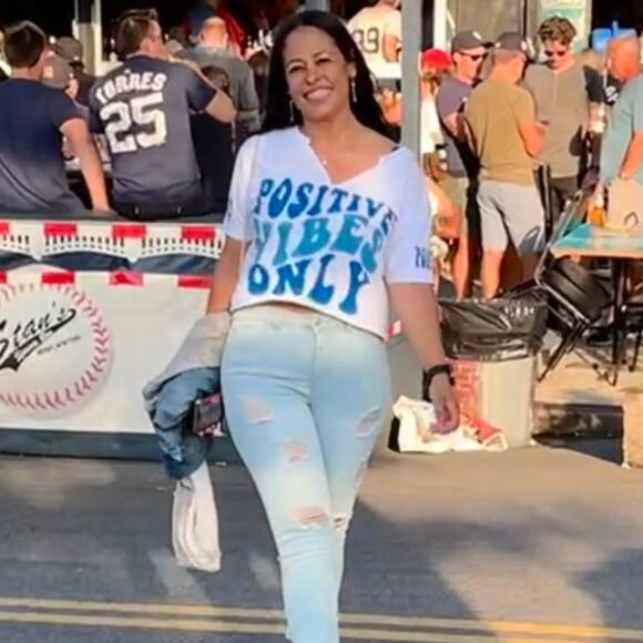 On Fire Positive Vibes Crop T shirt size M - Picture 4 of 10